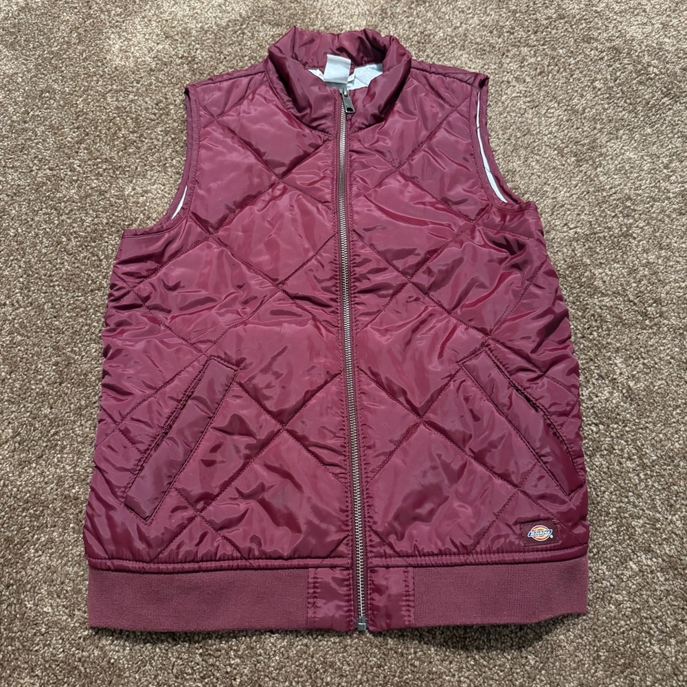 Dickies women’s Burgundy Quilted Vest small